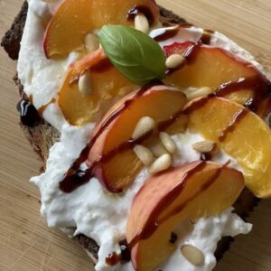 Crostini Burrata Pfirsich